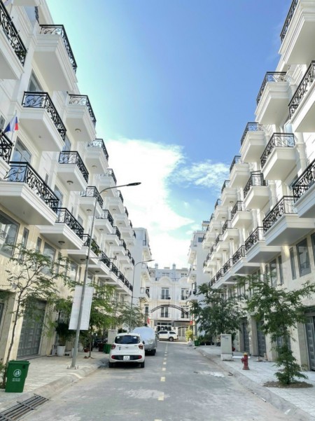 Siêu phẩm nhà phố Quận 12, 4x15m, 3 lầu, 4 phòng ngủ chỉ 4 tỷ 9