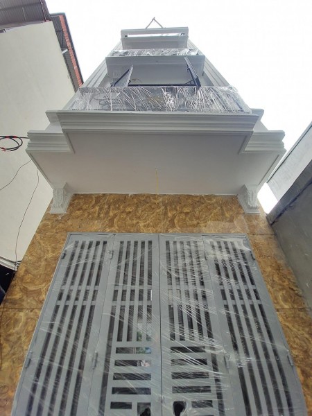 Bán nhà Ngọc Hồi 40m2 x 4tầng ,nhà vừa xây xong, cách đường ô tô chạy 25m giá 2.75 tỷ.