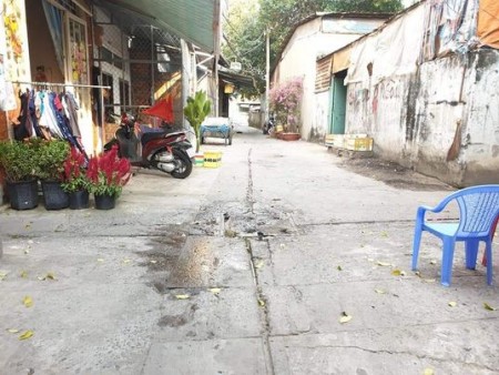 Kẹt tiền bán gấp nhà Tân Phú, 76m2 rẻ đầu tư ngay, chỉ 5,6 tỷ mà còn nở hậu.