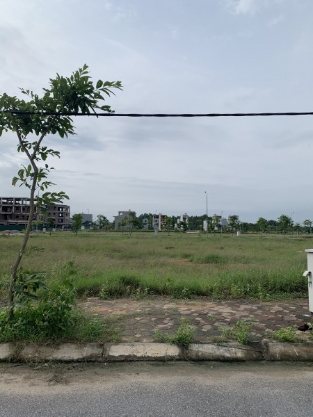 Lô đất sổ đỏ cầm tay - Xây tự do, mặt nhìn ra vườn hoa, KĐT mới Xuân Hoà