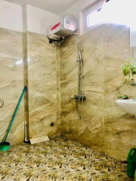 Bán nhà Võ Chí Công, DT 35m2 * 5 tầng, MT 4,2m giá 3,7 tỷ siêu đẹp