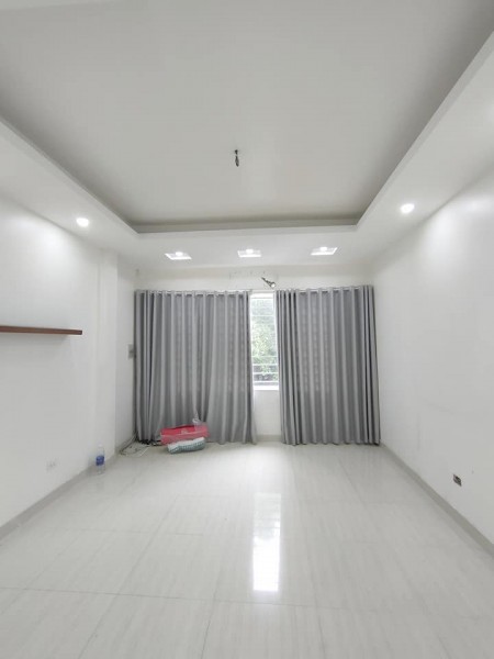 Phố Nghĩa Dũng Ba Đình, dt 45m, 4 tầng, mt 4m, giá 3 tỷ.