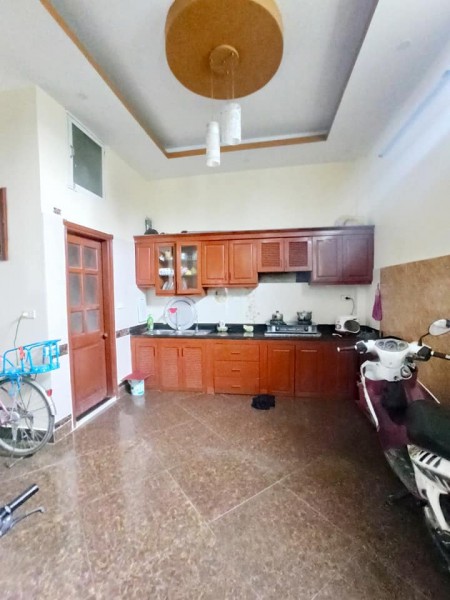 Cần Bán Căn Nhà tại Quận Đống Đa, 50m ôtô, 42m2 x 5 Tầng Giá 4tỷ3.