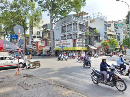 Bán Nhà Quận 10. Mặt tiền Nguyễn Tri Phương. DT 55m2 4 tầng Giá 29 tỷ