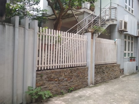 Nhà 4 tầng thuộc phố Giải Phóng, ngõ rộng, giá 1.55 tỷ