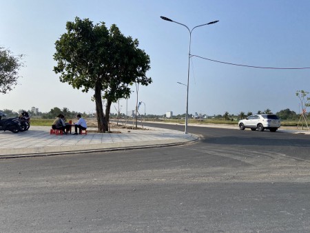 Cần sang nhượng lại 2 nền đất liền kề ngay trung tâm p.Vĩnh Quang