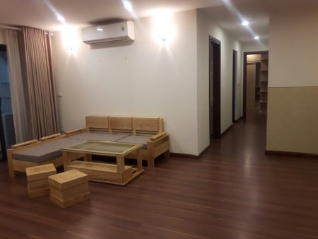 Vợ chồng tôi thuê căn hộ tại chung cư Lạc Hồng Westlake - Phú Thượng