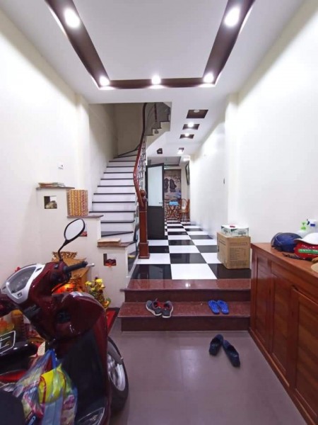 Bán Nhà Quận Đống Đa, (Giảng Võ) DT: 42m x 5 Tầng, cách Phố 50m, nhà đẹp ở luôn, 5.7 Tỷ.