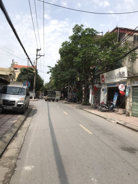 Cần tiền bán gấp mảnh đất mặt đường Vũ Xuân Thiều. DT 83m2