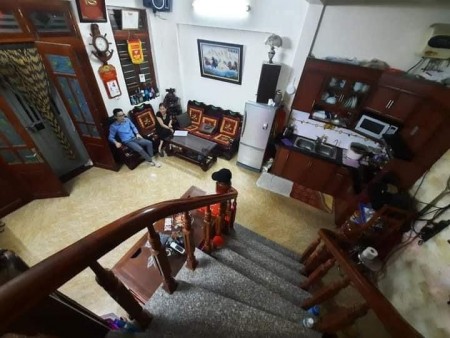 Quận Cầu Giấy bán nhà Yên Hoà DT 35m2 x 5T, 5m ra đường oto tránh, Giá 4,5 tỷ.