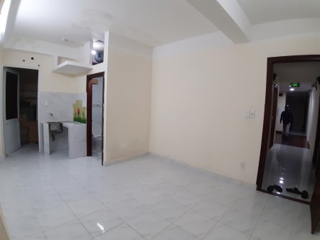 Còn phòng riêng giá rẻ giá 3tr2 sẵn máy lạnh tại Q7,dành cho các bạn đi làm và hộ gia đình ạ.