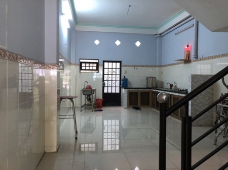 Cho thuê nhà nguyên căn 1 trệt, 1 lầu, 1 sân thượng Phạm Thế Hiển Q8