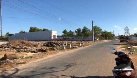 TÔI BÁN (2,2 XÀO=2200m2) 580 TRIỆU SHR, THỔ CƯ MT ĐƯỜNG 16m CỔNG 3 BECAMEX NHÀ DÂN ĐÔNG