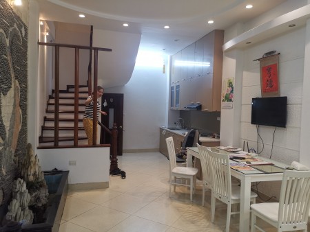 Bán nhà Hoàng Cầu, KD, ô tô đỗ cửa, 45m2 6 tầng 7.8 tỷ