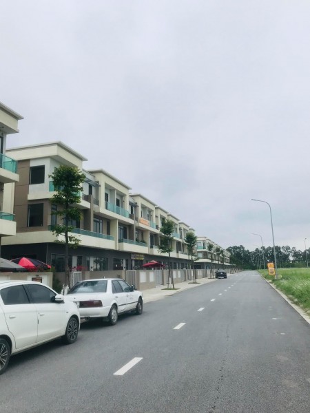 Cần bán căn 3 tầng kinh doanh buôn bán tốt