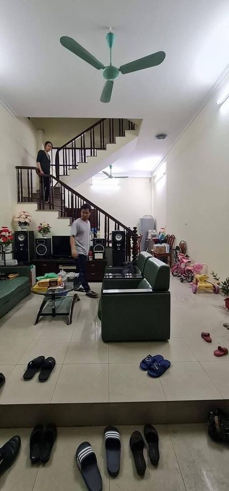 Bán nhà ngõ Gia Quất gần phố Ngọc Lâm, Long Biên ô tô đỗ cửa 51m2, 5 tầng, MT 5m, 3,7 tỷ