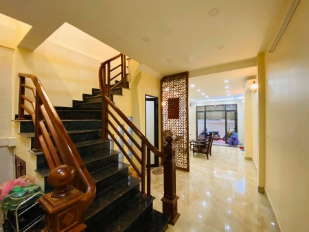 Hiếm Có Khó Tìm, Lạc Long Quân 50M2 x 6 tầng x MT: 4m. Chỉ nhỉnh 5 tỷ. LH: 0964657169.