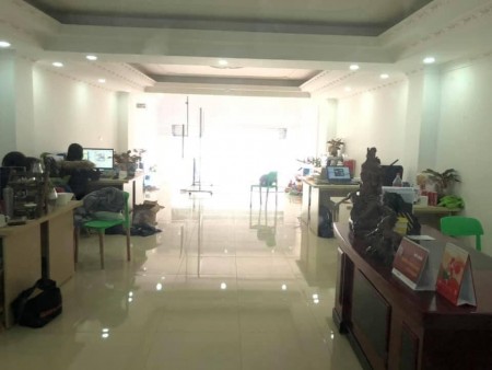 Mặt phố Phạm văn Đồng 8 tầng thang máy 200m2 45 tỷ