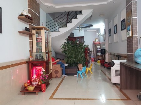 Bán Nhà 3 Tầng 3m x 11m(DT 33m2) Trần Hưng Đạo Quận 5 Giá bèo 5.8Tỷ.