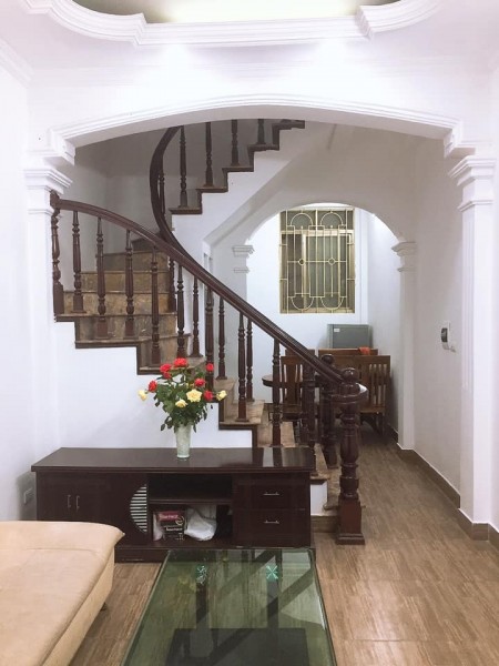 NHÀ PHÂN LÔ 3 MẶT THOÁNG Ô TÔ CÁCH NHÀ 20M.