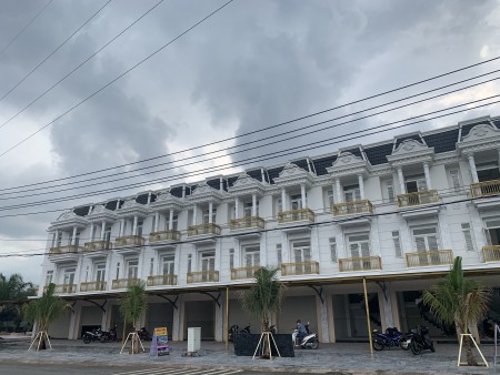SHOPHOUSE PHÚ MỸ HIỆP 5.xx tỷ giáp 2 mặt tiền đường . Hạ tầng hoàn thiện