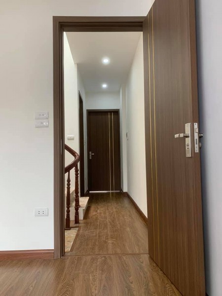 BÁN GẤP NHÀ ĐỊNH CÔNG TRONG THÁNG 5, NHỈNH 4 TỶ, Ô TÔ 7 CHỖ VÀO NHÀ