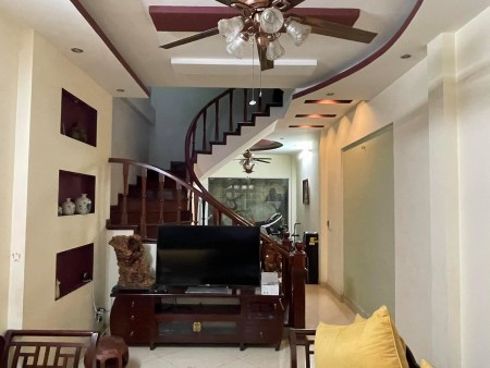 Bán nhà Giải Phóng, vị trí đắc địa oto chạy, 24m2, 1.95 tỷ