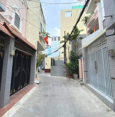 Bán gấp nhà hẻm Cầm Bá Thước, Phú Nhuận, thích hợp đầu tư, 101m2, 2 tầng BTCT, 4PN + 4WC, chỉ 60tr/m2.