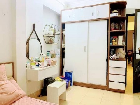 Nhà bán Tôn Thất Tùng, Đống Đa, phố VIP KD. DT 33m2. Giá 3.6 tỷ