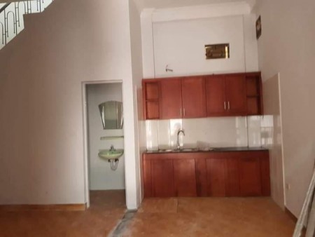 Bán nhà Cầu Giấy hởn 2.3 tỷ xíu, vị trí đắc địa, 3 tằng lầu