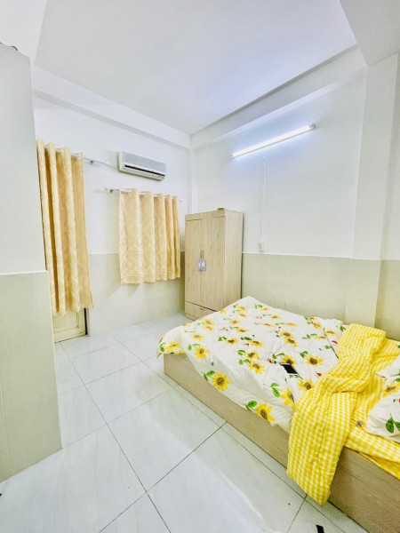 Phòng trọ Quận 1, Full nội thất, 25 m2 có ban công