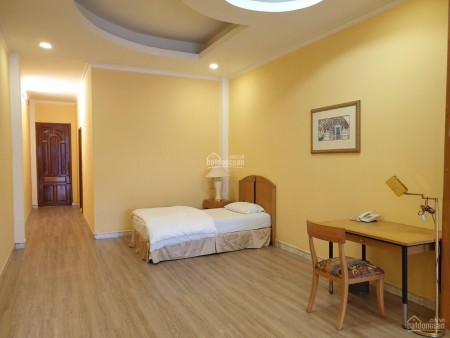 Cho thuê nhà MT đường Hoa Sứ Phú Nhuận cách siêu thị copmat 40 mét - Có 12 phòng, 12 máy lạnh, 12 bình nước nóng lạnh. 13 toiiet, tầng trệt trống suốt