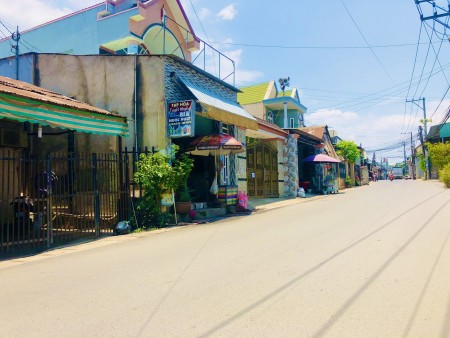 Đất Hiếm ngang 40 dài 40 ngay cổng khu CN phước Bình, SHR