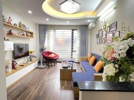 Bán Nhà La Thành Đống Đa Lô Góc 40m 5Tầng MT 5m, Ở Luôn Giá 4,78 tỷ