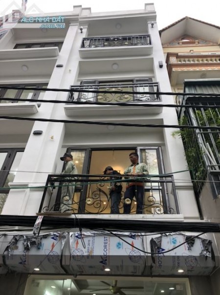 CHỈ VỚI 2,6 TỶ CÓ NHÀ ĐẸP, 30M2, 5 TẦNG, MT 5M, Ô TÔ ĐẬU CỬA, LĨNH NAM, HOÀNG MAI