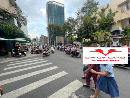 Cho thuê Nhà NC Góc 2 mặt tiền Đường Trần Đình Xu, P.NCT, Q1. Ngang 4.6m