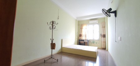 Bán nhà phố Nguyễn Chính 32m2 Oto đỗ cửa