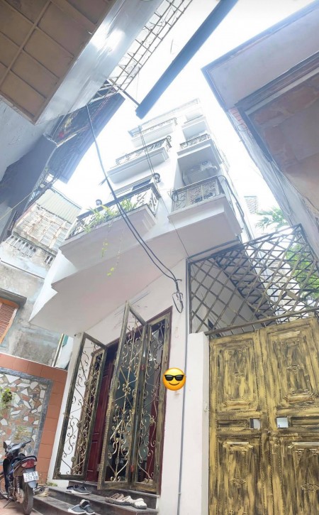 Bán nhà Giải Phóng, Ở NGAY, 40m ra mặt đường ô tô tránh 50m2 giá Nhỉnh 4 tỷ
