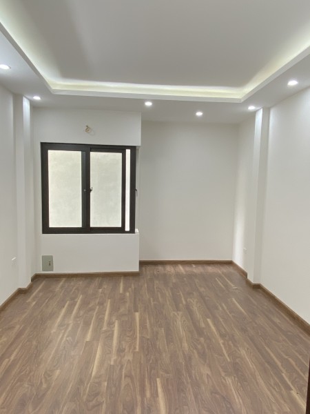 Chính chủ bán nhà 5 tầng 30 m2 mới xây 2,8 tỷ tại phú diễn bắc từ liêm Hà Nội