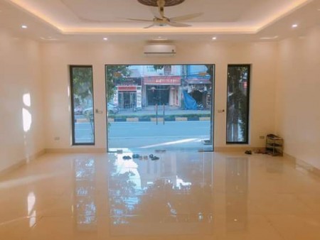 Cho thuê nhà góc 2 mặt tiền đường Đồ Chiểu. P.4. cách biển 100m.