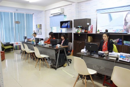 Cho thuê nhà ngay phố kinh doanh đồ nội thất MT đường Ngô Gia Tự P.2, Q.10-nhà mới sạch thoáng