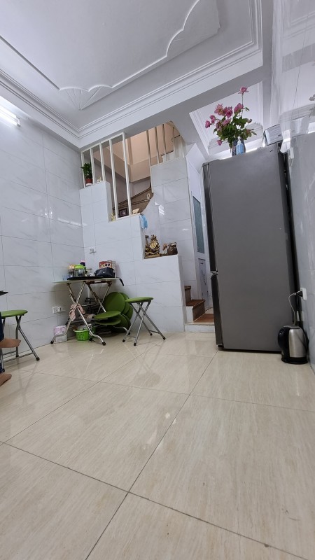 Nhỏ tiền nhỉnh tỷ nhà xinh Lê Duẩn 17m 5 tầng mt3m giá 1.65 tỷ.Lh 0862611185.