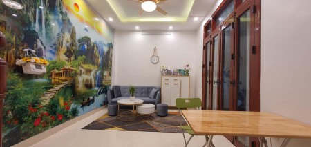 Bán nhà định cư Úc cùng con gái- 3,5T phố Vũ Tông Phan, 5 tầng, sổ đủ 40M2.