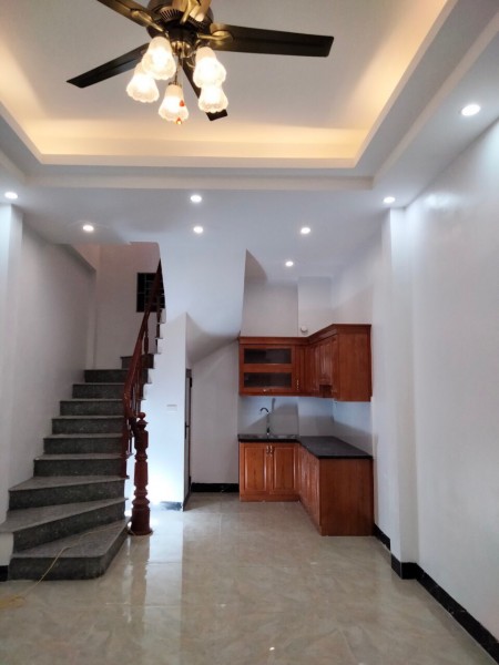 Bán nhà dân tự xây 4T, dt 51m2, ô tô vào nhà, cạnh VinSmart City. Giá: 2,6 tỷ, LH: 0325027988