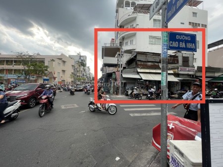 Cho thuê NNC Góc 2 mặt tiền Trần Đình Xu, P.Nguyễn Cư Trinh, Q.1. 4.6 x 15m, 1 trệt 1 lầu, trống suốt.