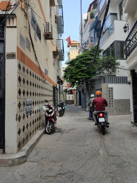 BÁN NHÀ, Đ.Huỳnh Văn Bánh,HXH thông, p.15 - Q.Phú Nhuận, 4 Tầng, Giá Tốt