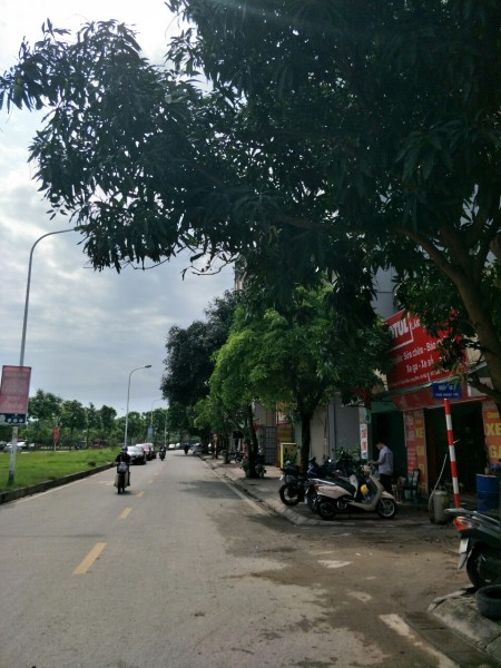 Bán đất Thạch Bàn 210m2 x 11m MT, giá 12.3 tỷ. Ô tô, Xây tòa nhà, Gần đường Cổ Linh.