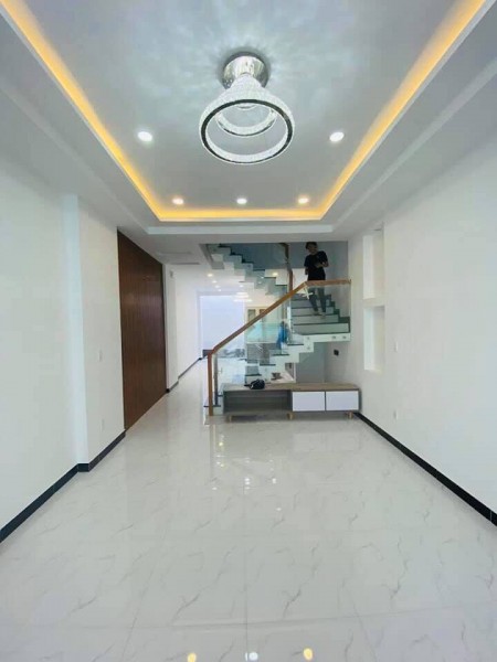 Nhà mới giá rẻ hẻm xe hơi Q12 4 tầng 73m2 thương lượng sâu