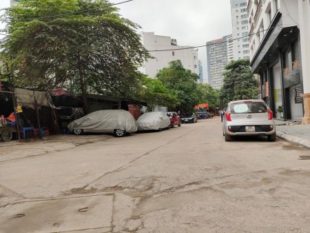 Bán nhà Ao Sen 40m2, 4 tầng lô góc,ngõ thông, ô tô vào nhà, 1 nhà ra phố 4,5 tỷ