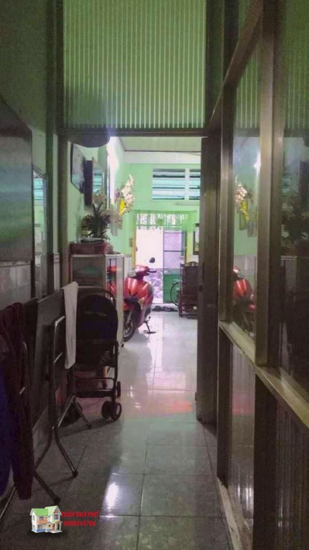 Bán nhà cách chợ Phạm Văn Hai vài căn, 75m2, Quận Tân Bình, 7 tỷ.